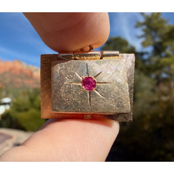 The Unbranded Brand Jewelry - Vintage 14k Solid Yellow Gold Man Made Ruby Engagement Ring Box Pendant Charm